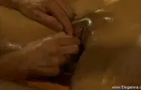 الجبهة تاتد الملاعين صديقها مع هزاز والنافورات على الأريكة.