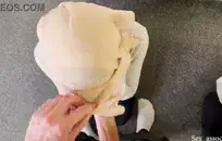 فتاة رائعة يستمني إلى هزة الجماع الخاصة بها.