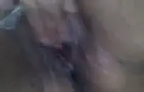 بعل cuck يعطي زوجته creampie.