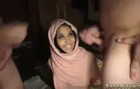 لطيف صغيرتي في سن المراهقة يلعب مع نفسها لا تستطيع التوقف عن الضحك