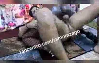 قرنية في سن المراهقة اللعب مع دسار وكومينغ مع هزاز.