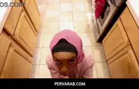 نردي أحمر الشعر مع لطيفة الثدي مارس الجنس في المؤخرة.