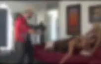 ديزي القذرة تحصل على تجربتها الشرجية الأولى.