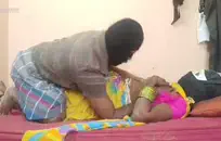 مص زب كبير بينما كانت تلعب مع بوسها.