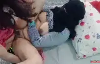 التدخين فاتنة الساخنة الانفجارات رجل محظوظ.