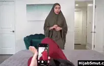 الزوج يصور زوجته تحصل على creampie من صديقها المفضل.