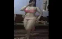 في سن المراهقة مع كبير الثدي يحصل قصفت من قبل بي بي سي.