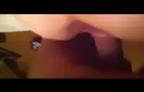 هواة امرأة سمراء في الكعب العالي الوردي يحب الحمار الداعر.