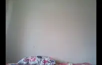 كان الرجل معلقًا مثل الحمار، وكان لديه قضيب ضخم كان يستخدمه لمضاجعة كس المرأة بقوة حتى أنها كانت تشعر به في أعماق رحمها.