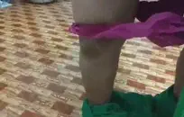 تحب أوكسانا التعرض للقصف من قبل عدة قضبان في وقت واحد.