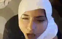 قالت لي أن يمارس الجنس مع بوسها الضيق في حركة بطيئة.