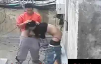 في سن المراهقة الهزات قبالة وأصابعه ضيق الحمار.